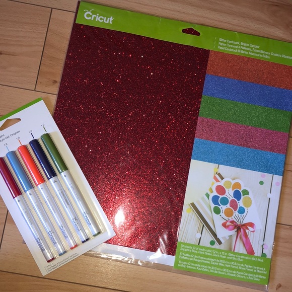 Cricut Bundle - Picture 1 of 1